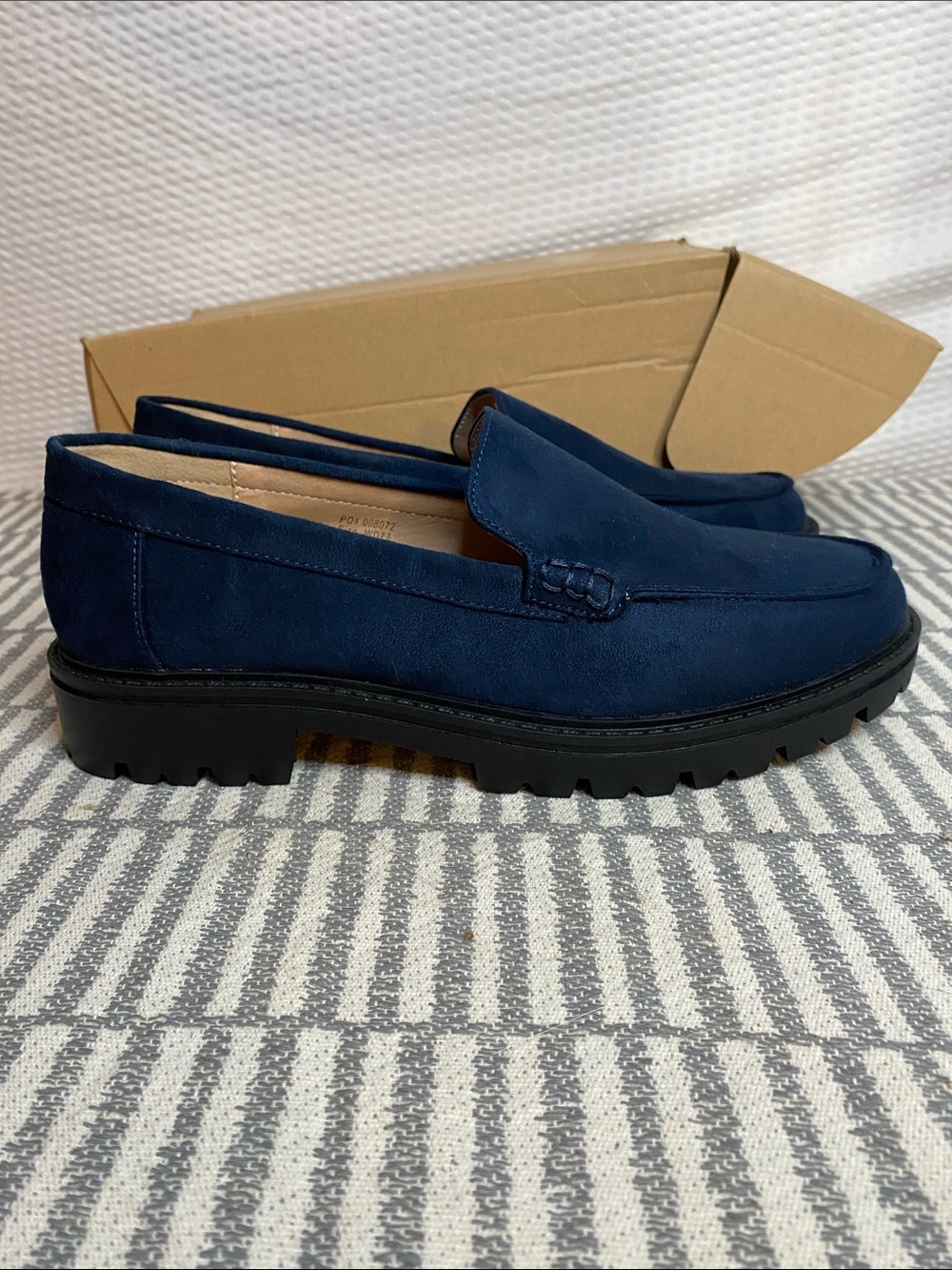 Journee Collection Women Erika Lug Sole Slip On Loafers US 7 1/2 wide navy blue